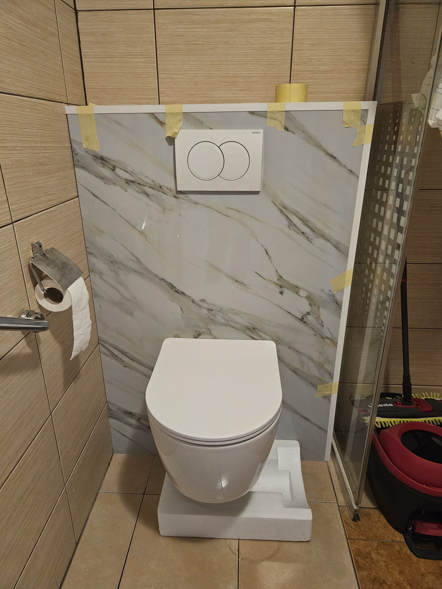 Vodoinstalater Krapina — montaža Geberit instalacijskog okvira za viseću WC školjku s flush tipkalom